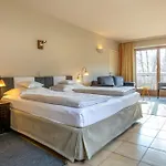 Отель Edelweiss 4*